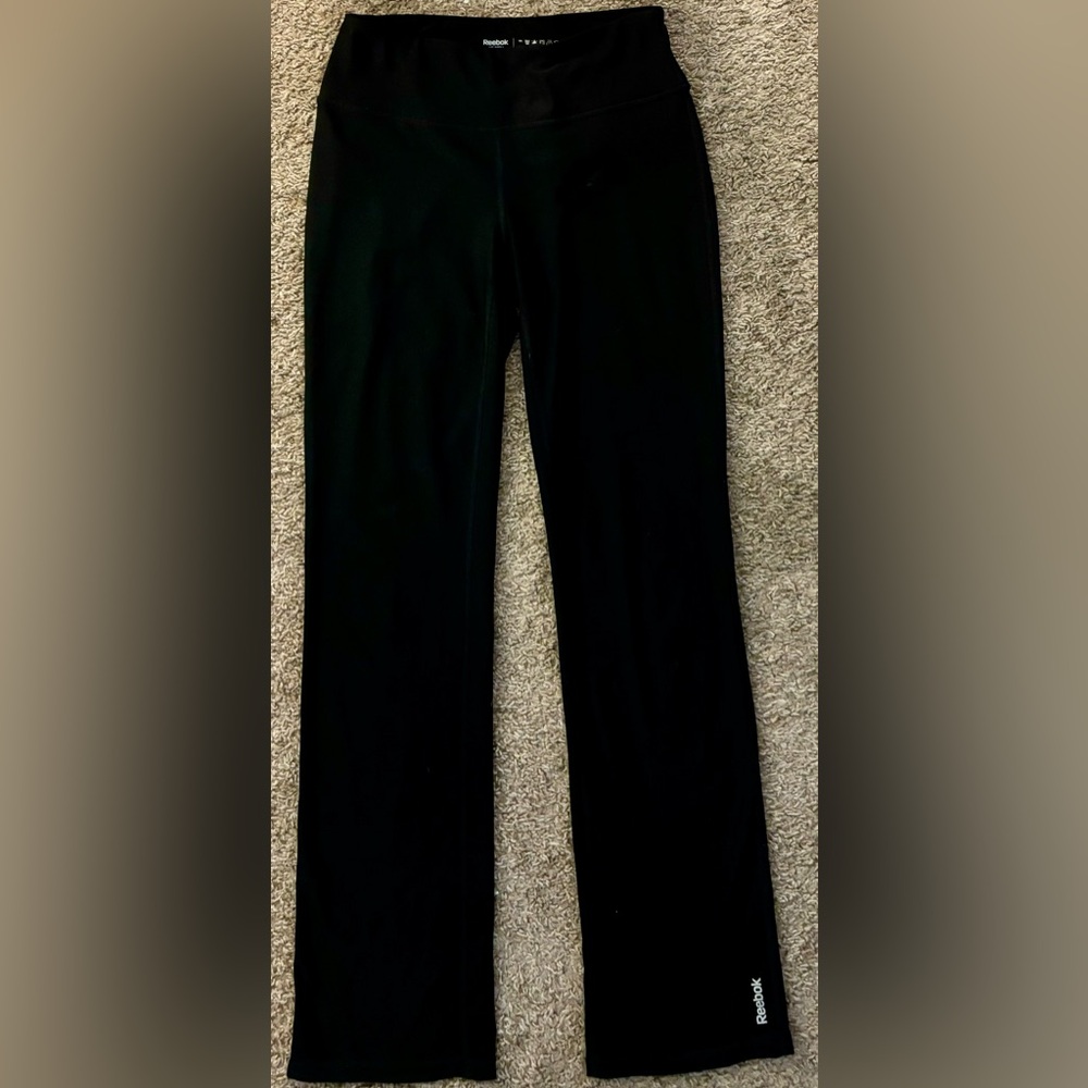 Reebok Woman’s XS black yoga pant flares Reebok blue across back waist No flaws